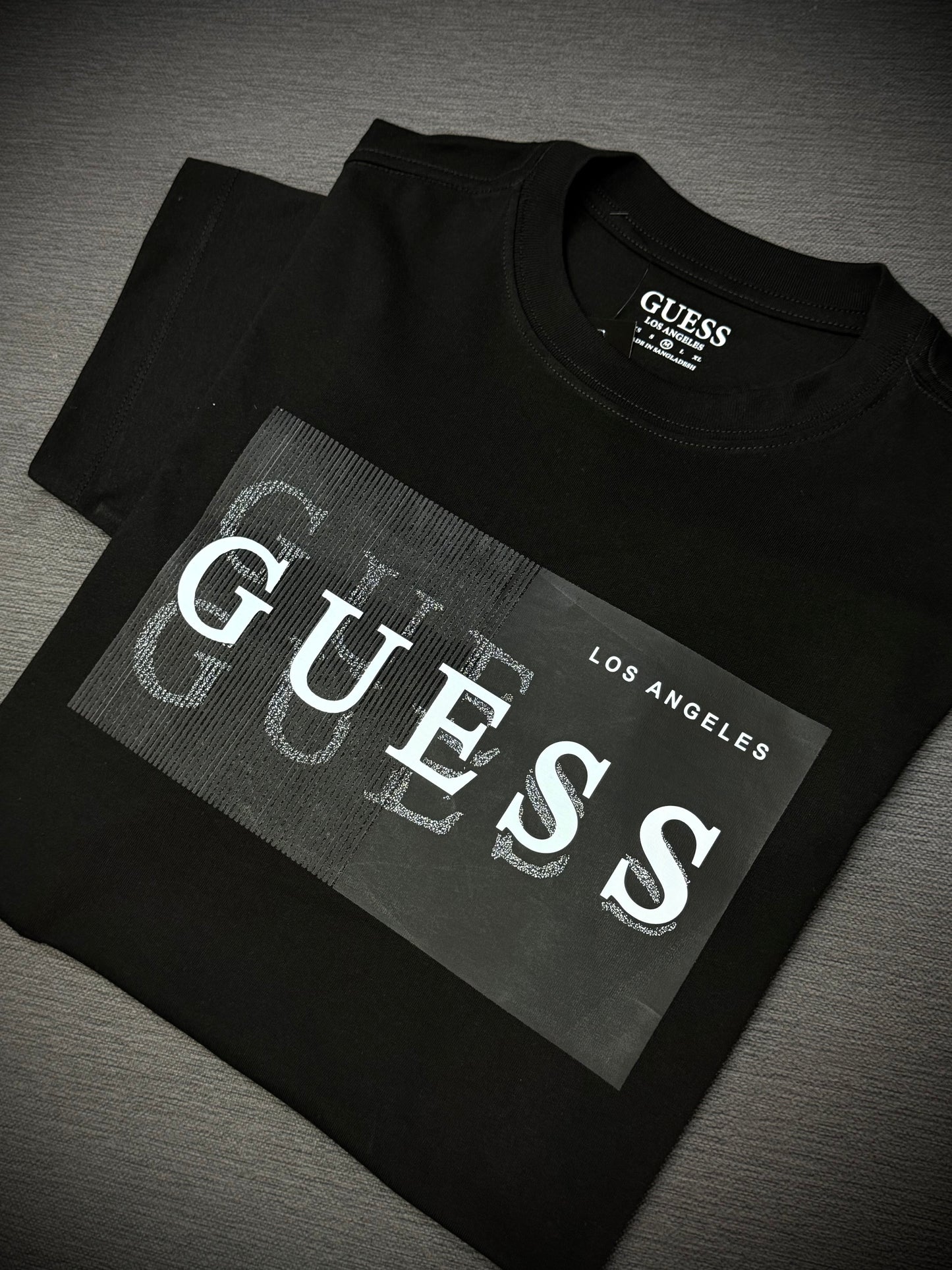 CAMISETA GUESS NEGRA LA