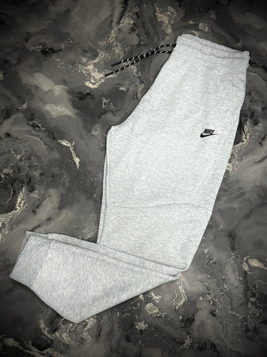 SUDADERA GRIS NIKE TECH
