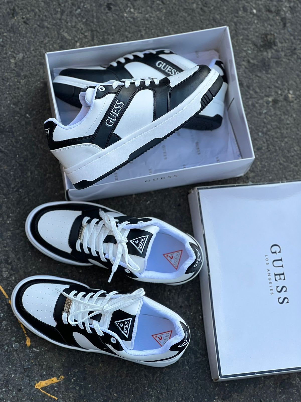 ZAPATOS GUESS BLANCO CON NEGRO