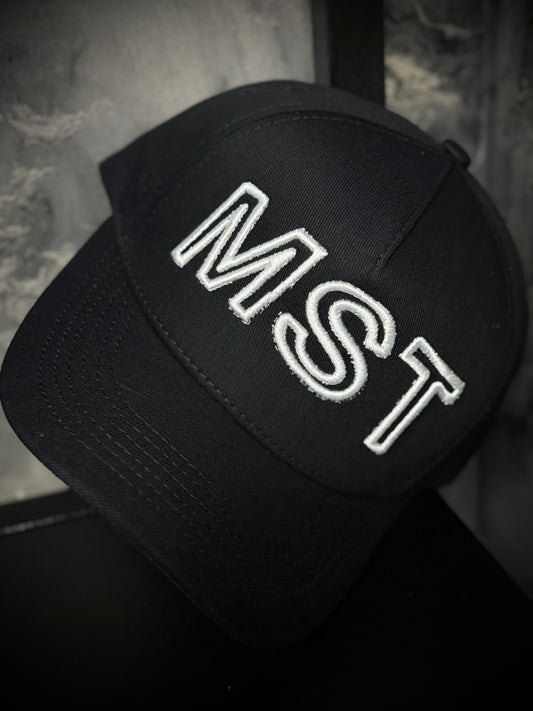 GORRA MST NEGRA BORDADO BLANCO