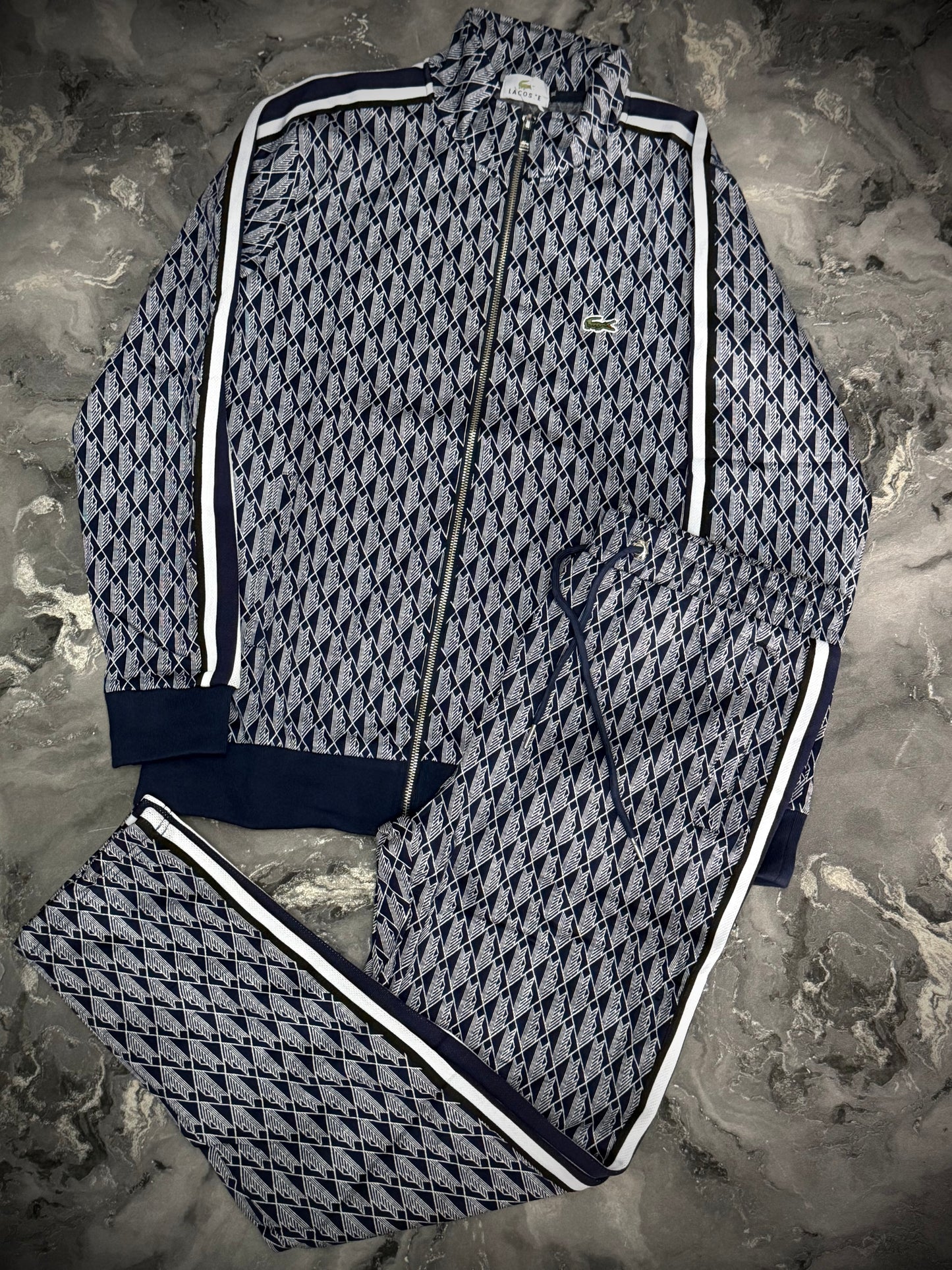 CONJUNTO LACOSTE AZUL MONOGRAMA