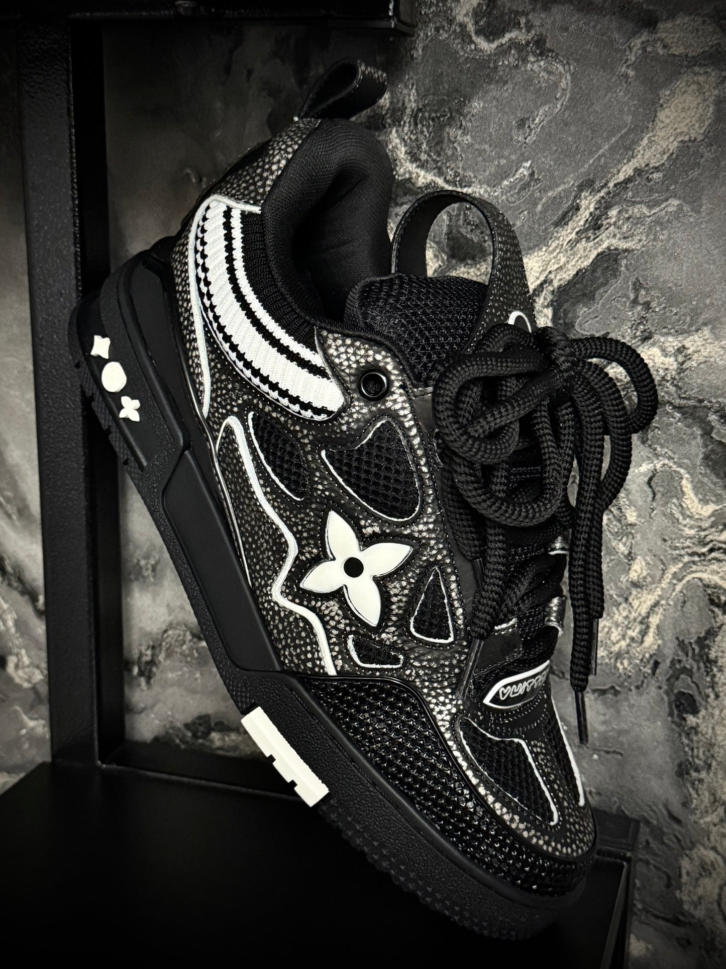 ZAPATOS LV SKATE NEGRO GRIS