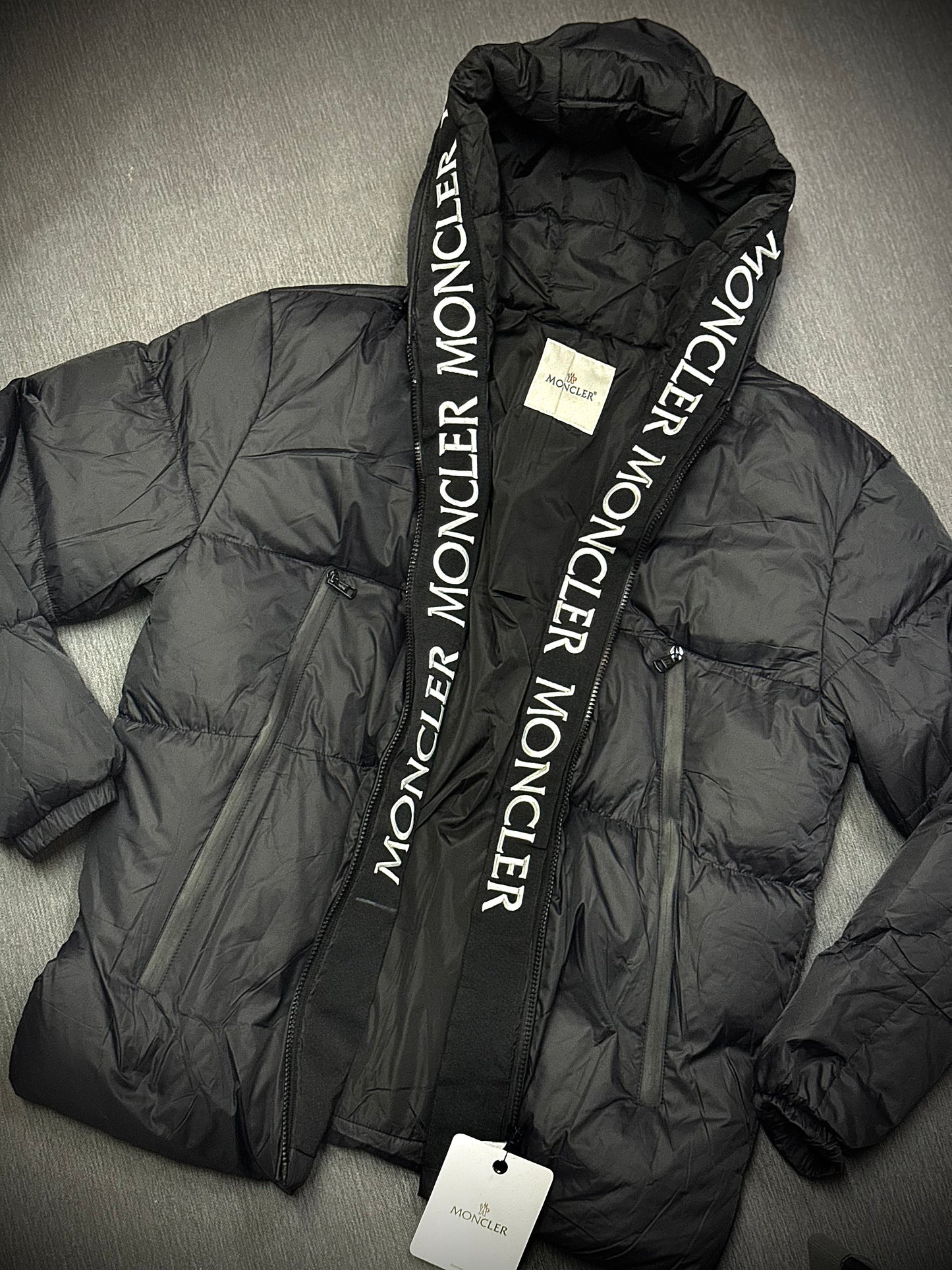 GLOBO MONCLER LOGO CAPOTA