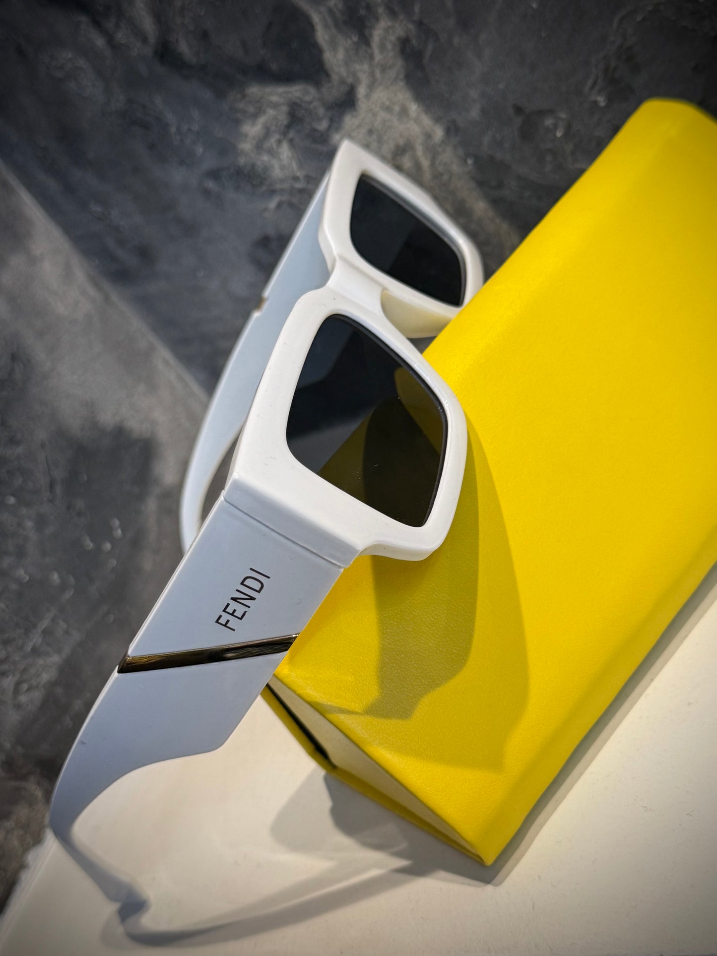 GAFAS FENDI BLANCAS LENTE NEGRO