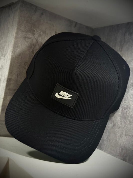 GORRA NIKE NEGRA LOGO BLANCO
