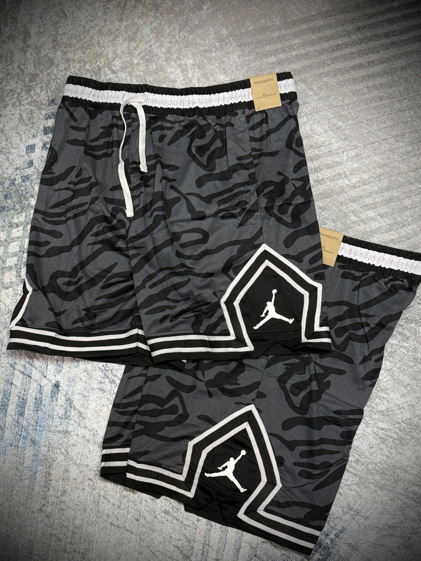 PANTALÓNETA PUNTA DIAMANTE GRIS LÍNEAS NEGRAS