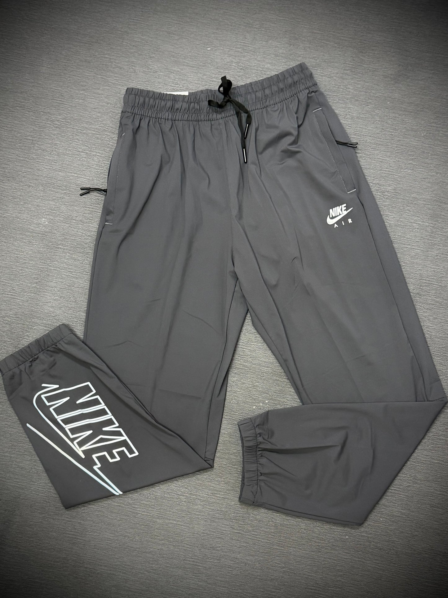 SUDADERA NIKE ANTIFLUIDOS GRIS