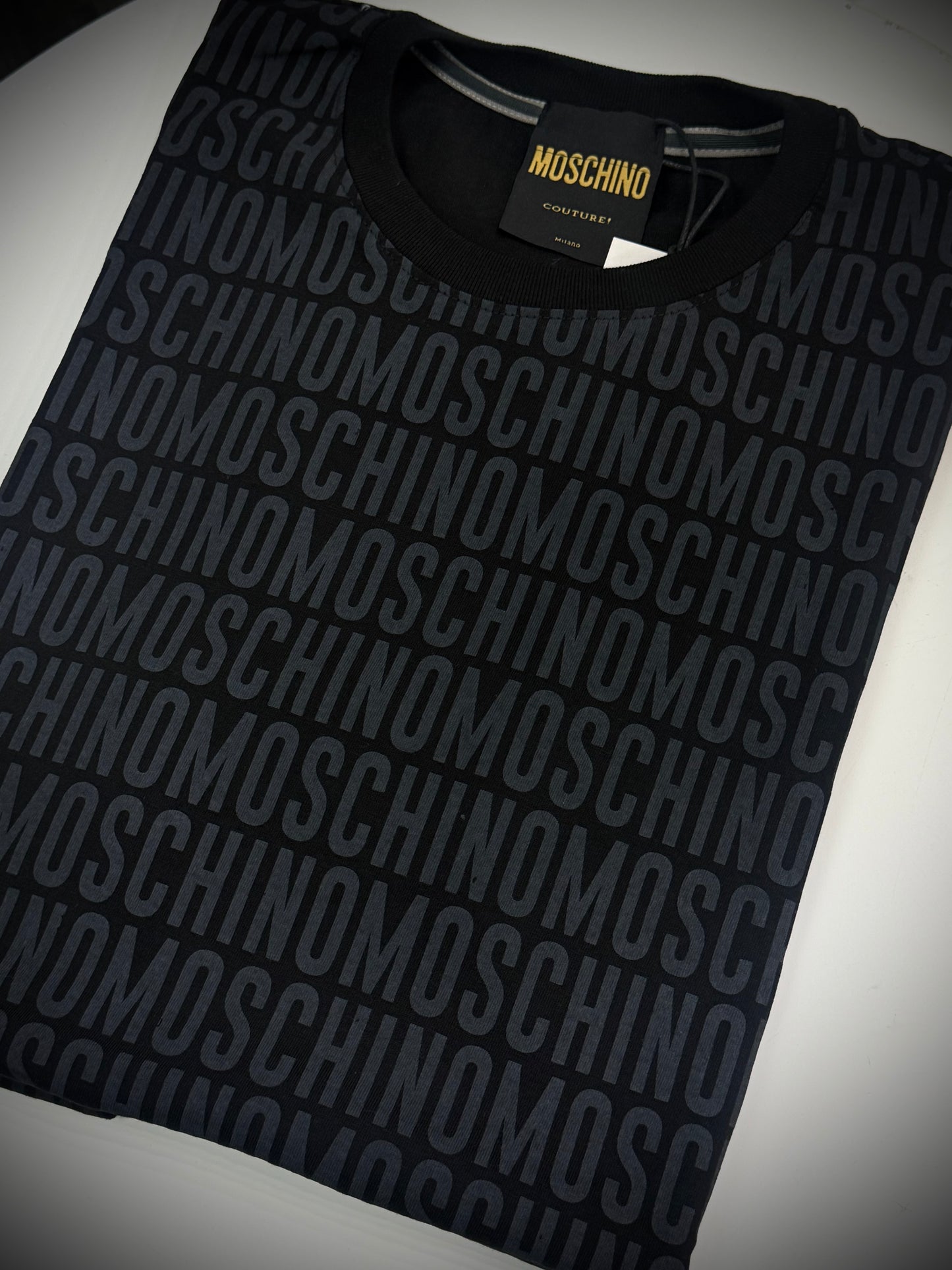 CAMISETA MOSCHINO NEGRA MONOGRAMA
