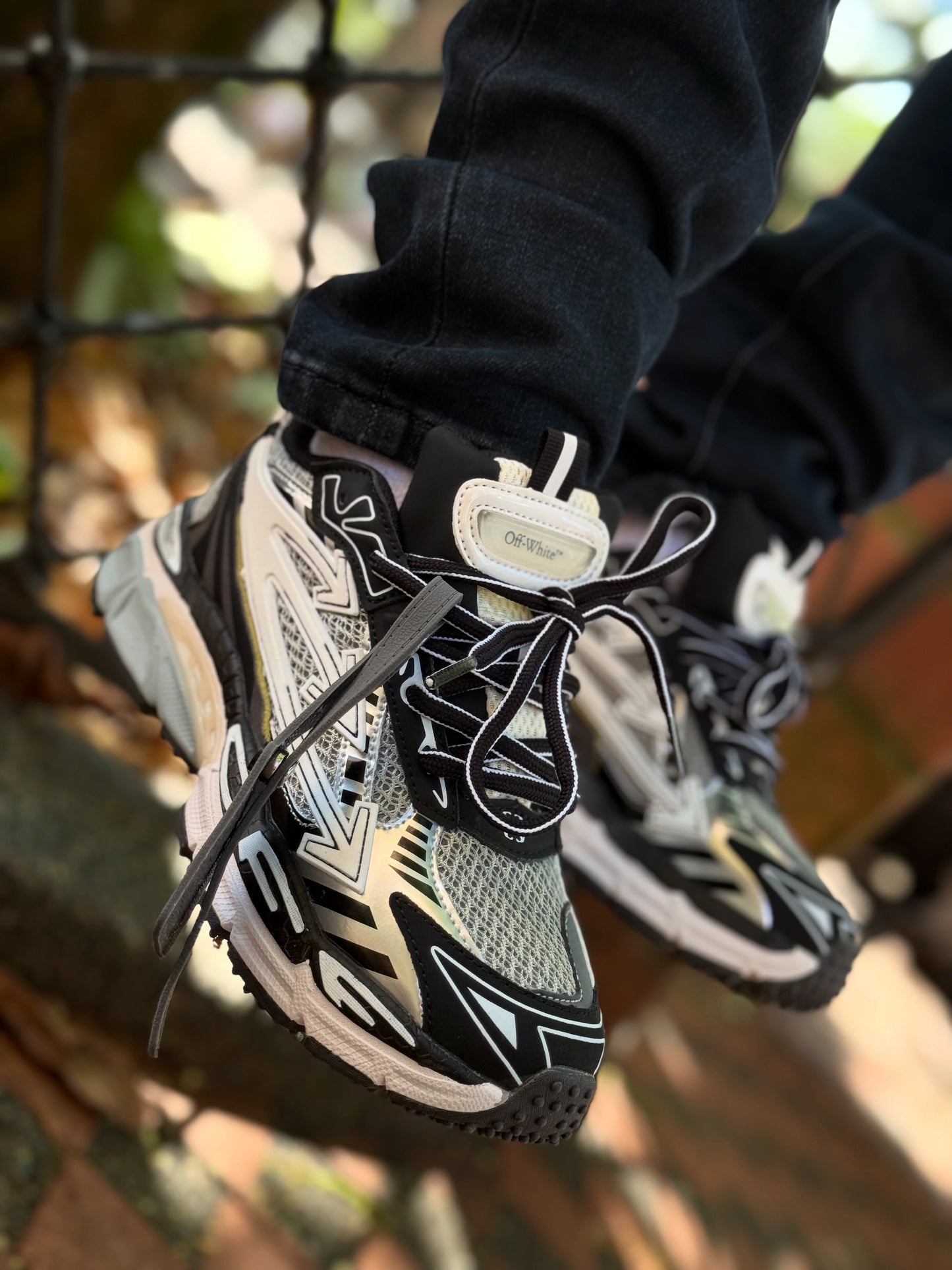 ZAPATOS OFF WHITE GRIS