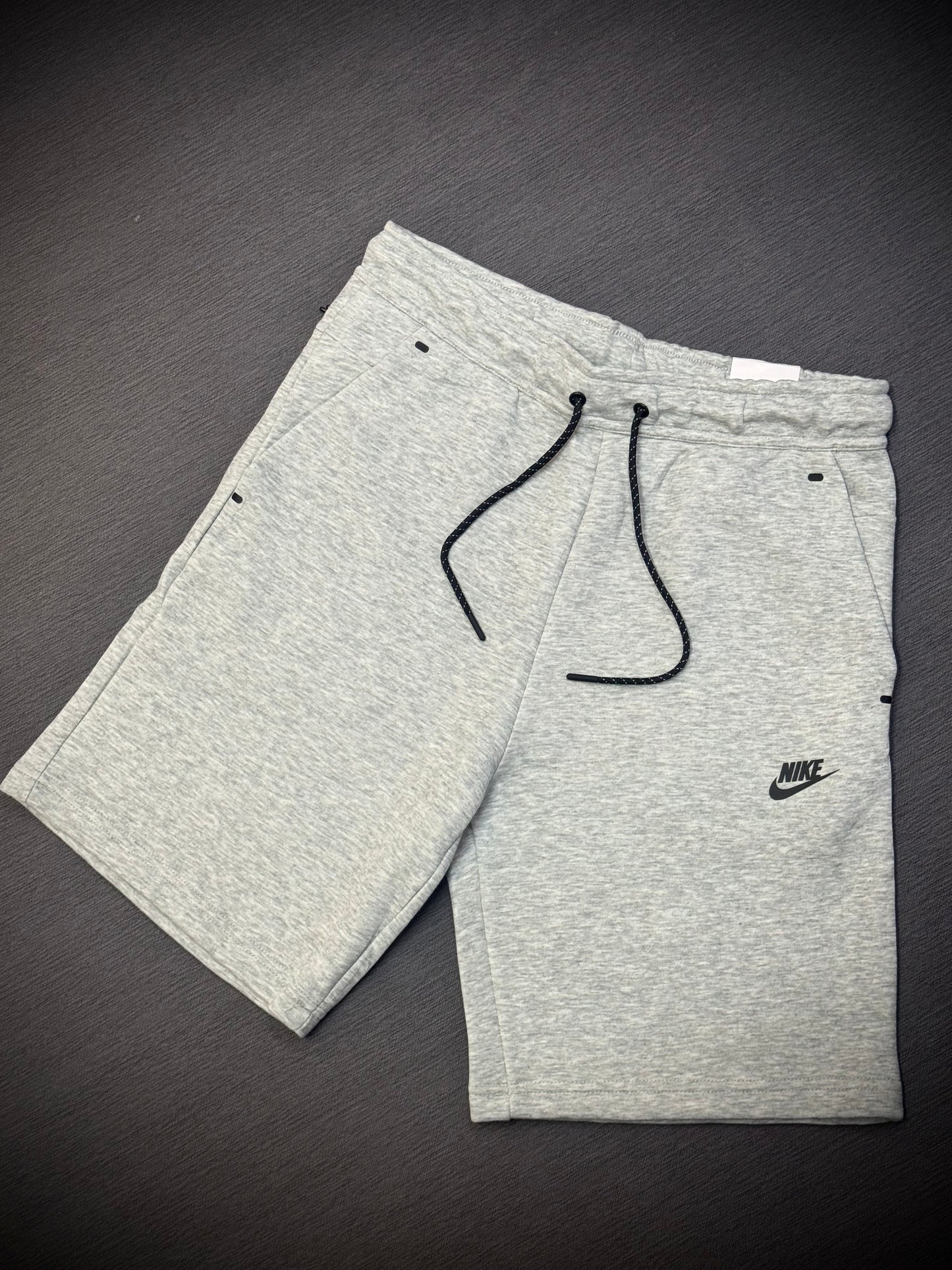 PANTALÓNETA NIKE TECH GRIS