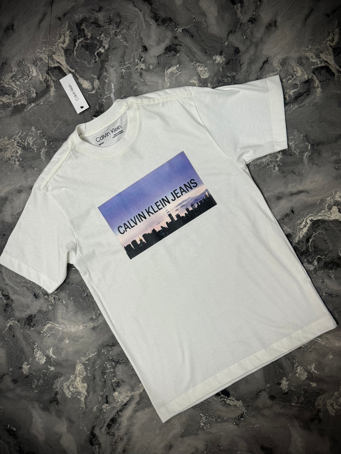 CAMISETA CALVIN KLEIN JEANS CIUDAD BLANCA