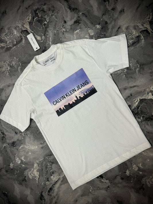CAMISETA CALVIN KLEIN JEANS CIUDAD BLANCA