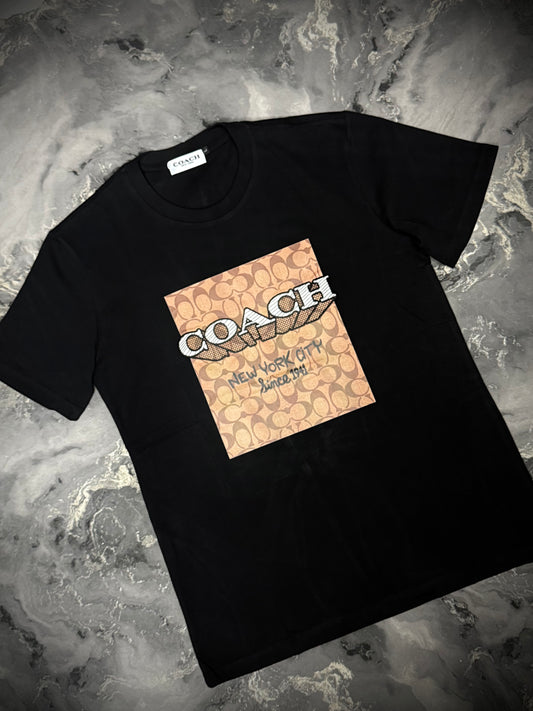 CAMISETA COACH LOGO BORDADO