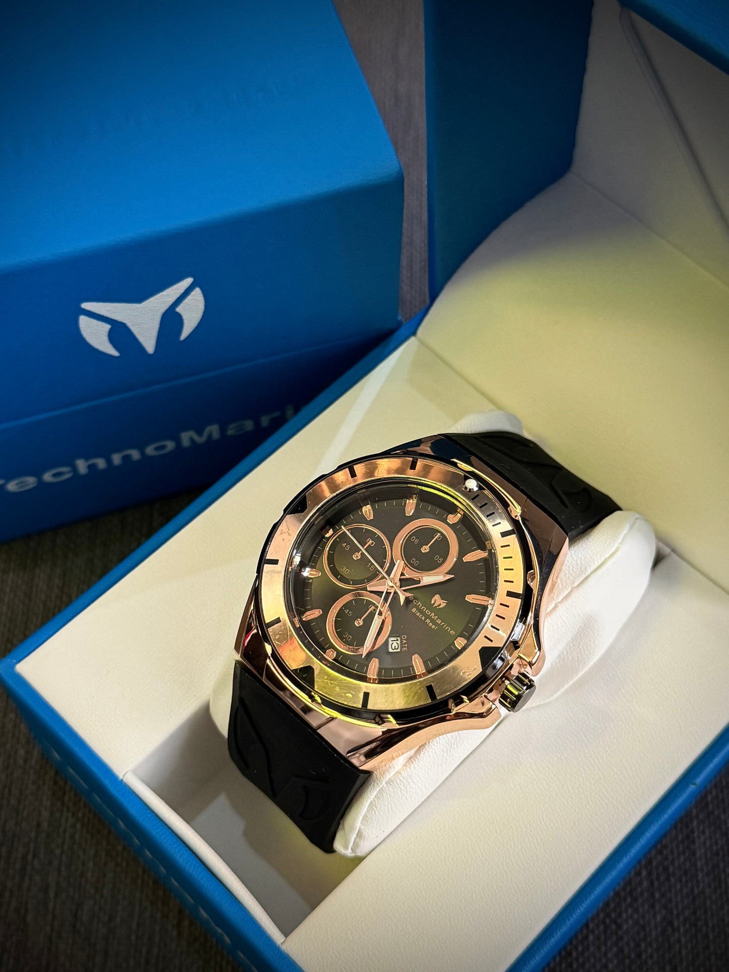 RELOJ TECHNO NEGRO DORADO
