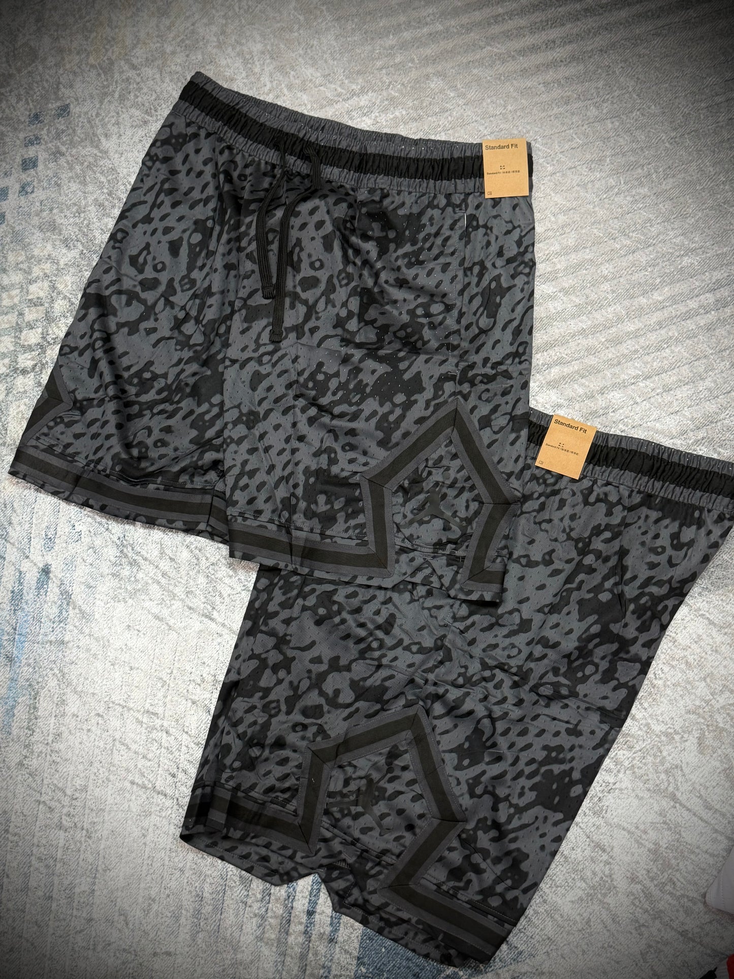 PANTALÓNETA PUNTA DIAMANTE GRIS PUNTOS NEGROS