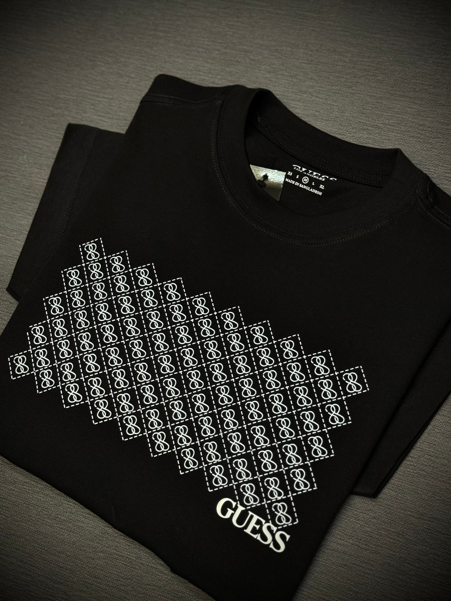 CAMISETA GUESS NEGRA MONOGRAMA