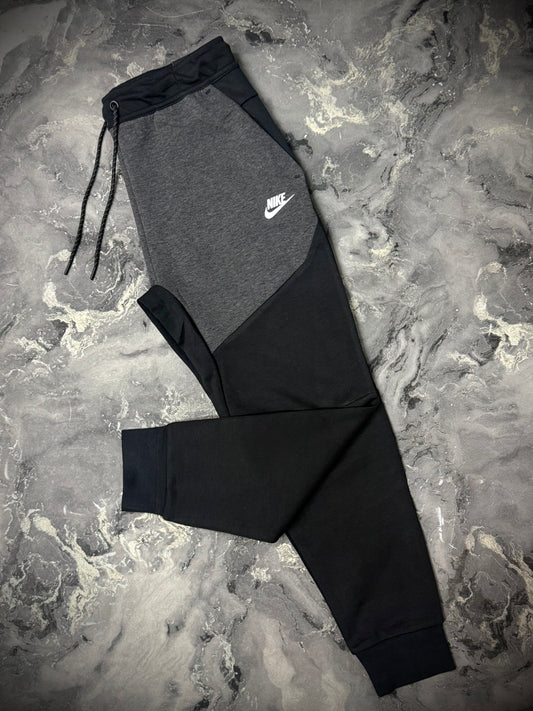 SUDADERA NIKE TECH GRIS NEGRO