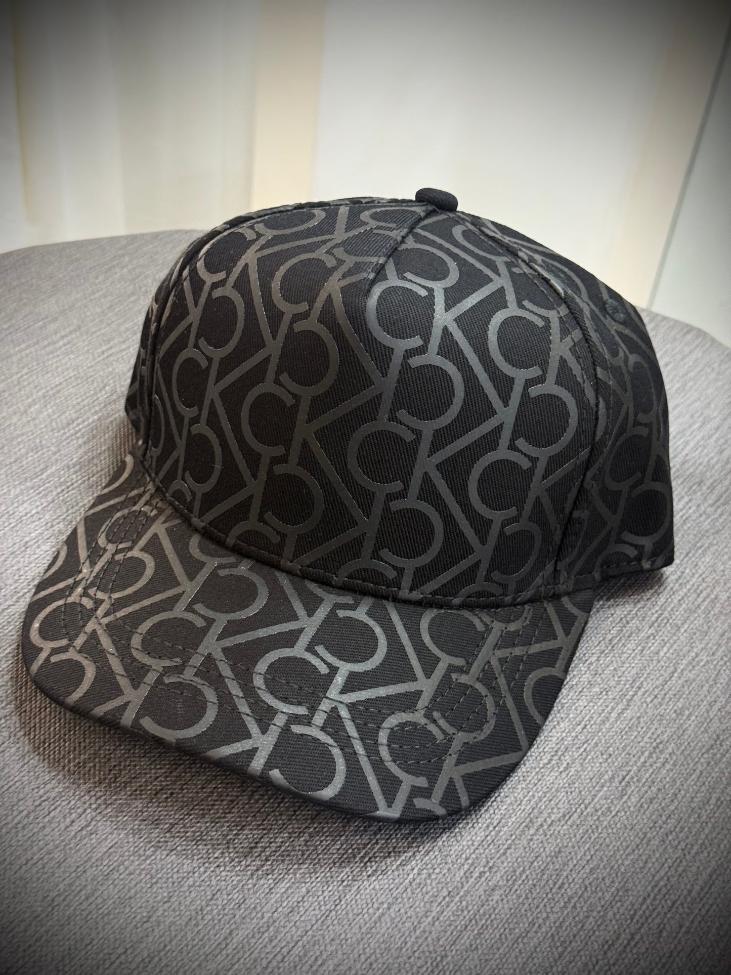 GORRA CK MONOGRAMA