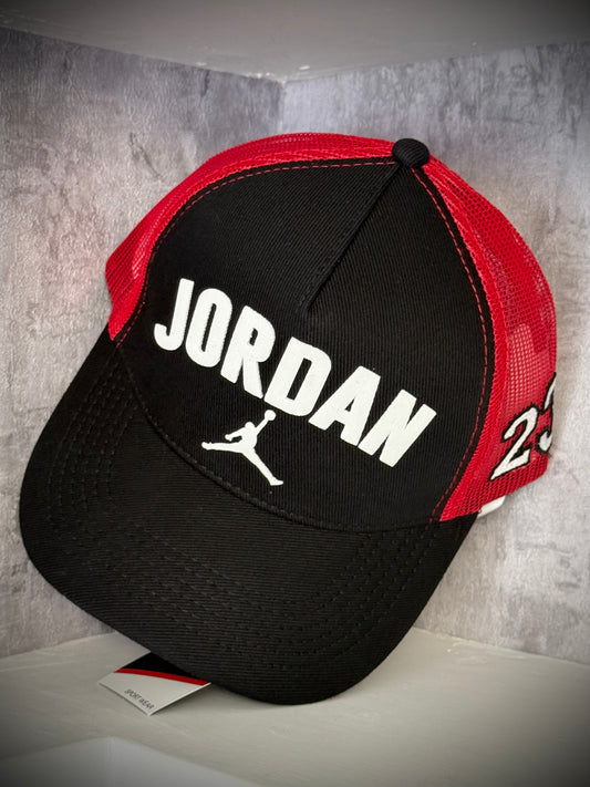 GORRA JORDAN 23 NEGRA ROJO