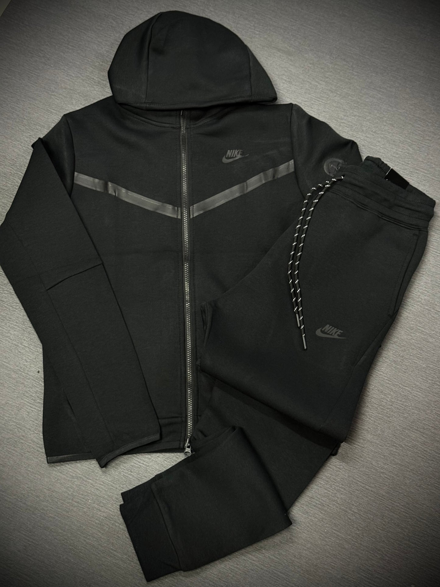 CONJUNTO NIKE TECH NEGRO