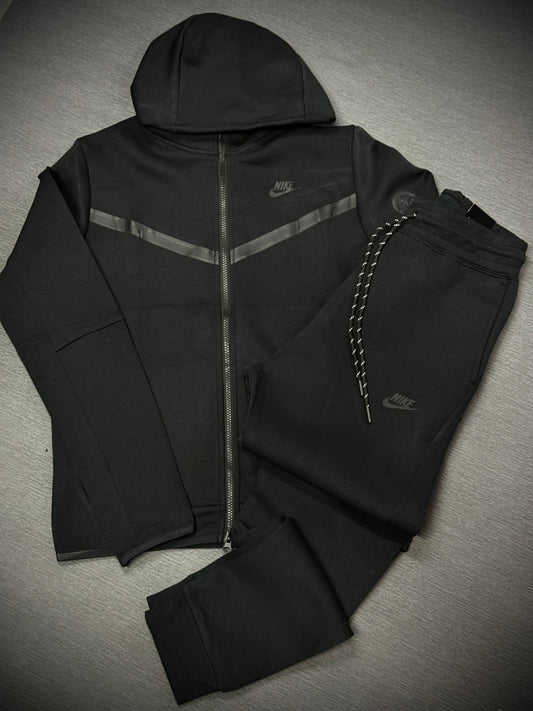 CONJUNTO NIKE TECH NEGRO