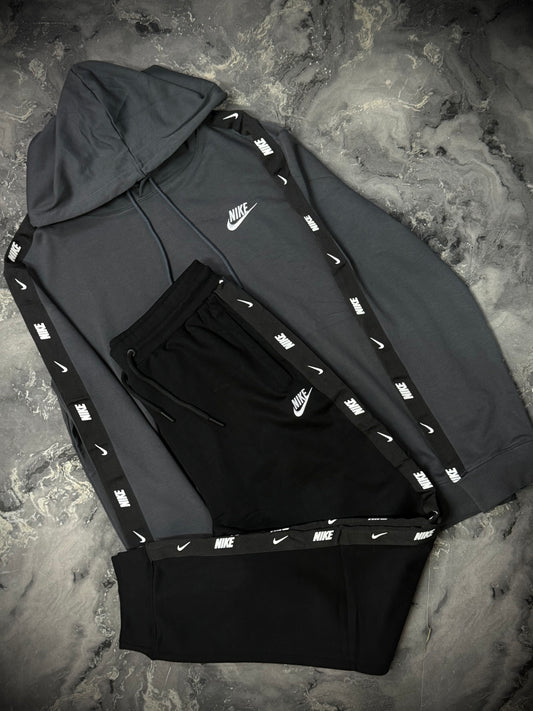 CONJUNTO NIKE GRIS LOGO BLANCO