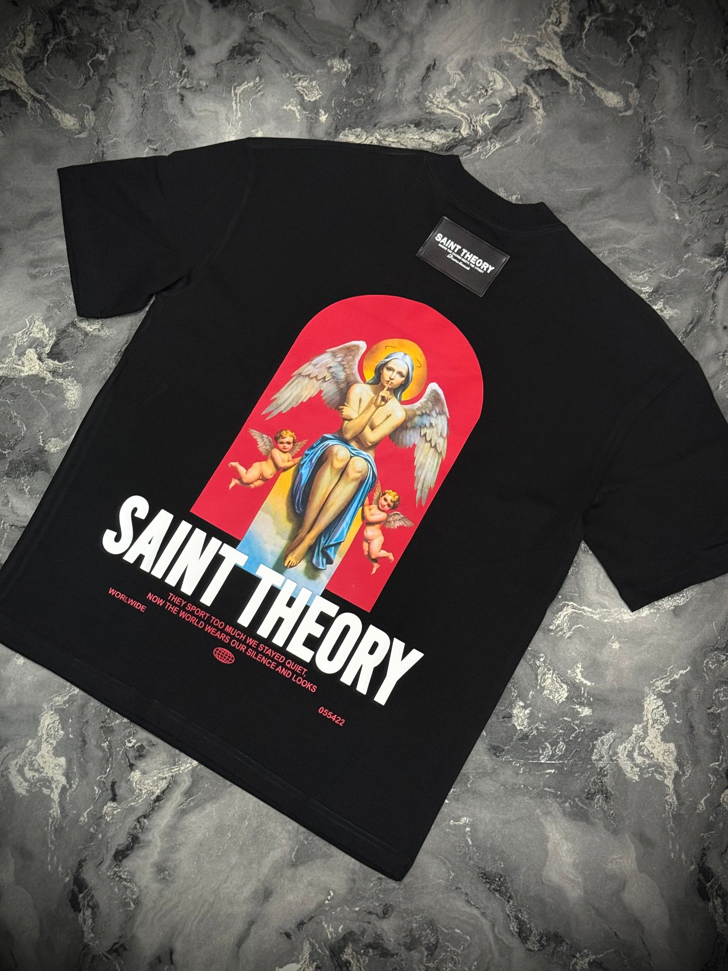 CAMISETA SAINT THEORY NEGRA LOGO ROJO