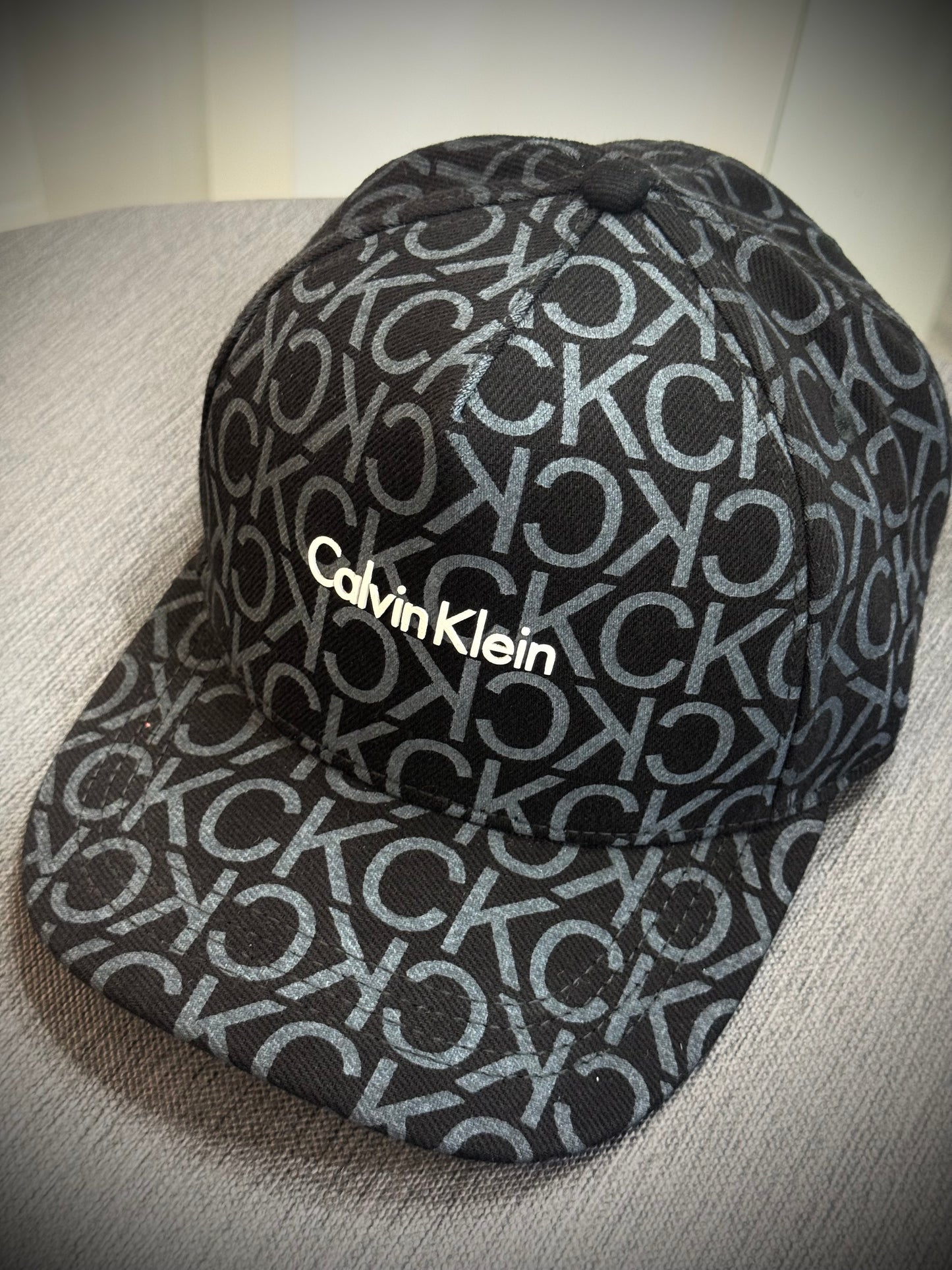 GORRA CK MONOGRAMA LOGO BLANCO