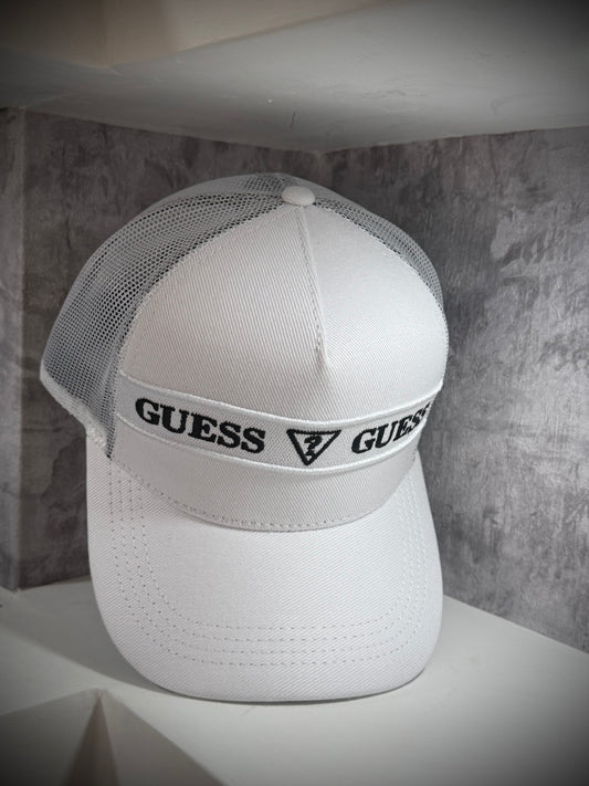 GORRA GUESS BLANCA LOGO NEGRO