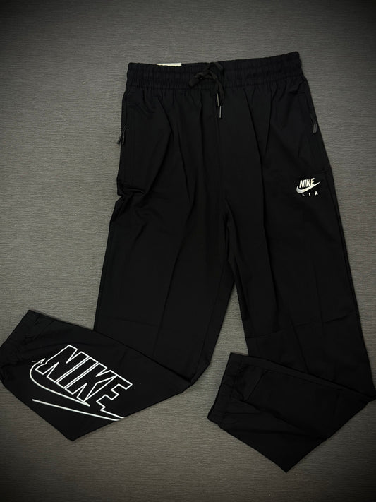 SUDADERA NIKE ANTIFLUIDOS NEGRA