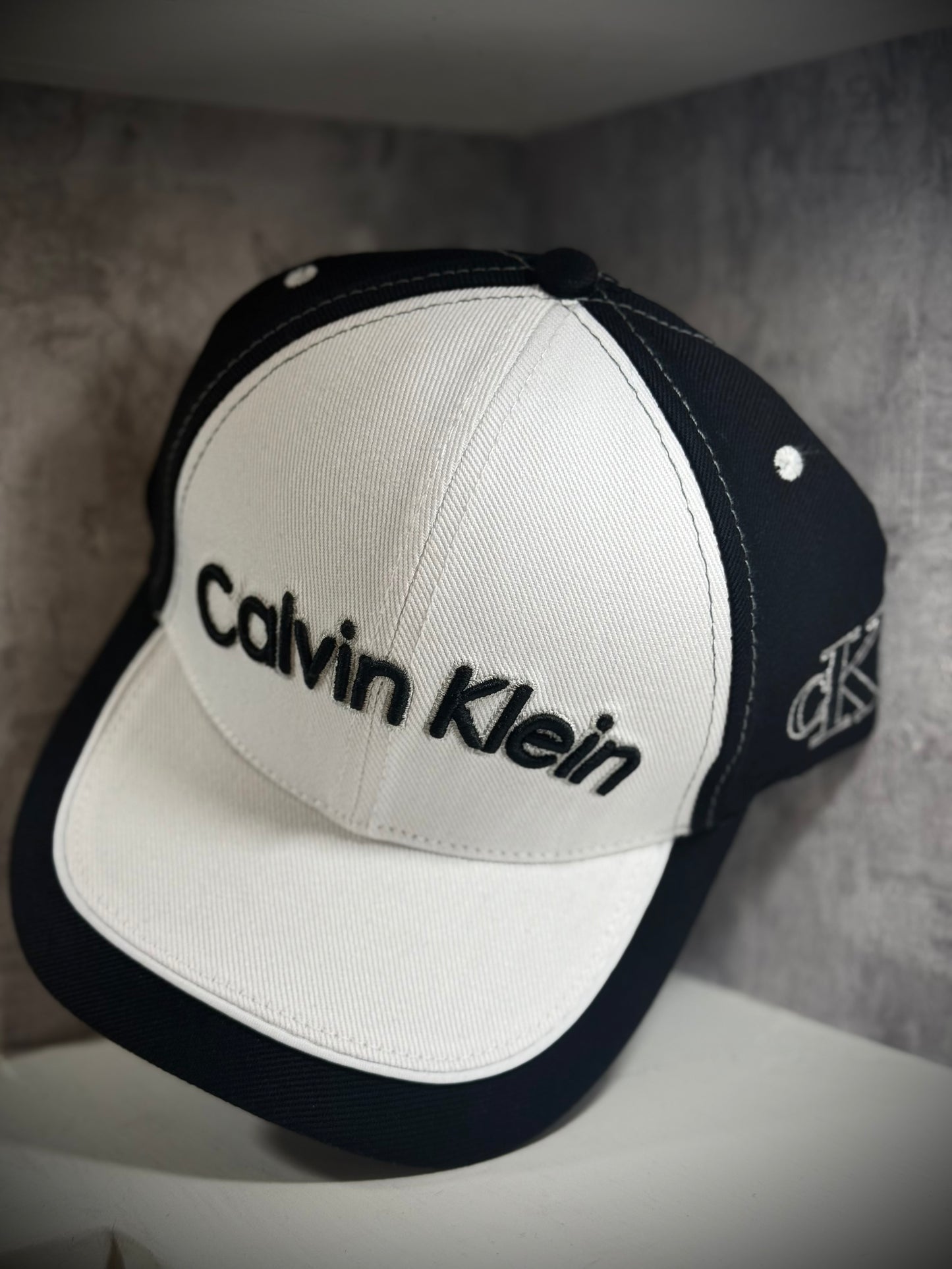 GORRA CALVIN KLEIN BLANCA NEGRA