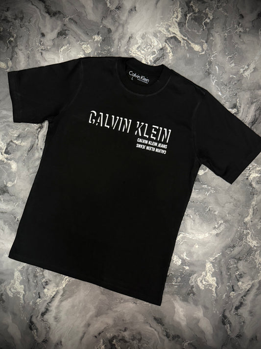 CAMISETA CALVIN KLEIN LETRAS BLANCAS