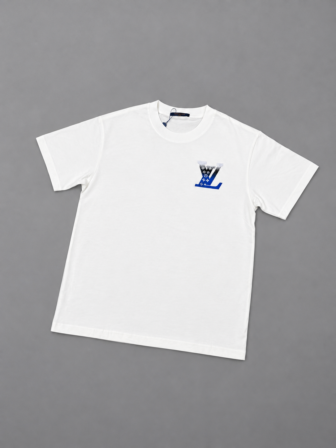 CAMISETA TURCA LOUIS VUITTON BLANCA LOGO AZUL
