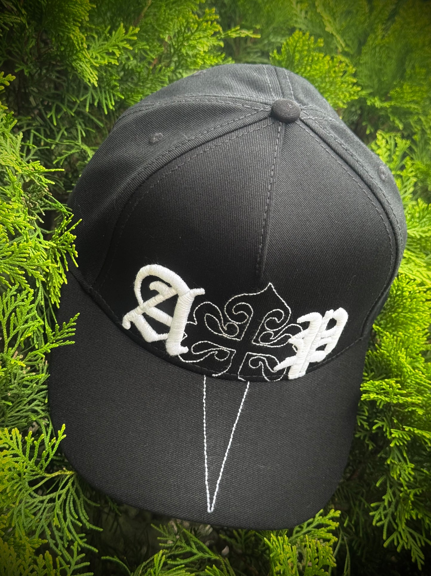 GORRA AP CROWN NEGRA CRUZ BLANCA