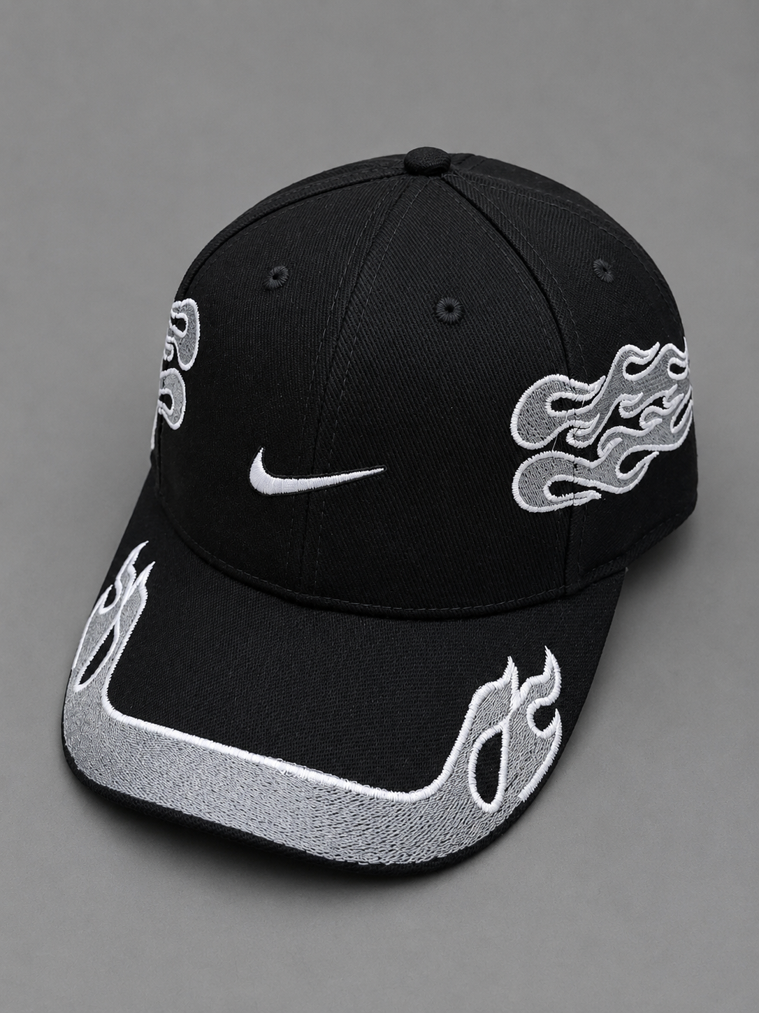 GORRA NIKE FLAMA GRIS