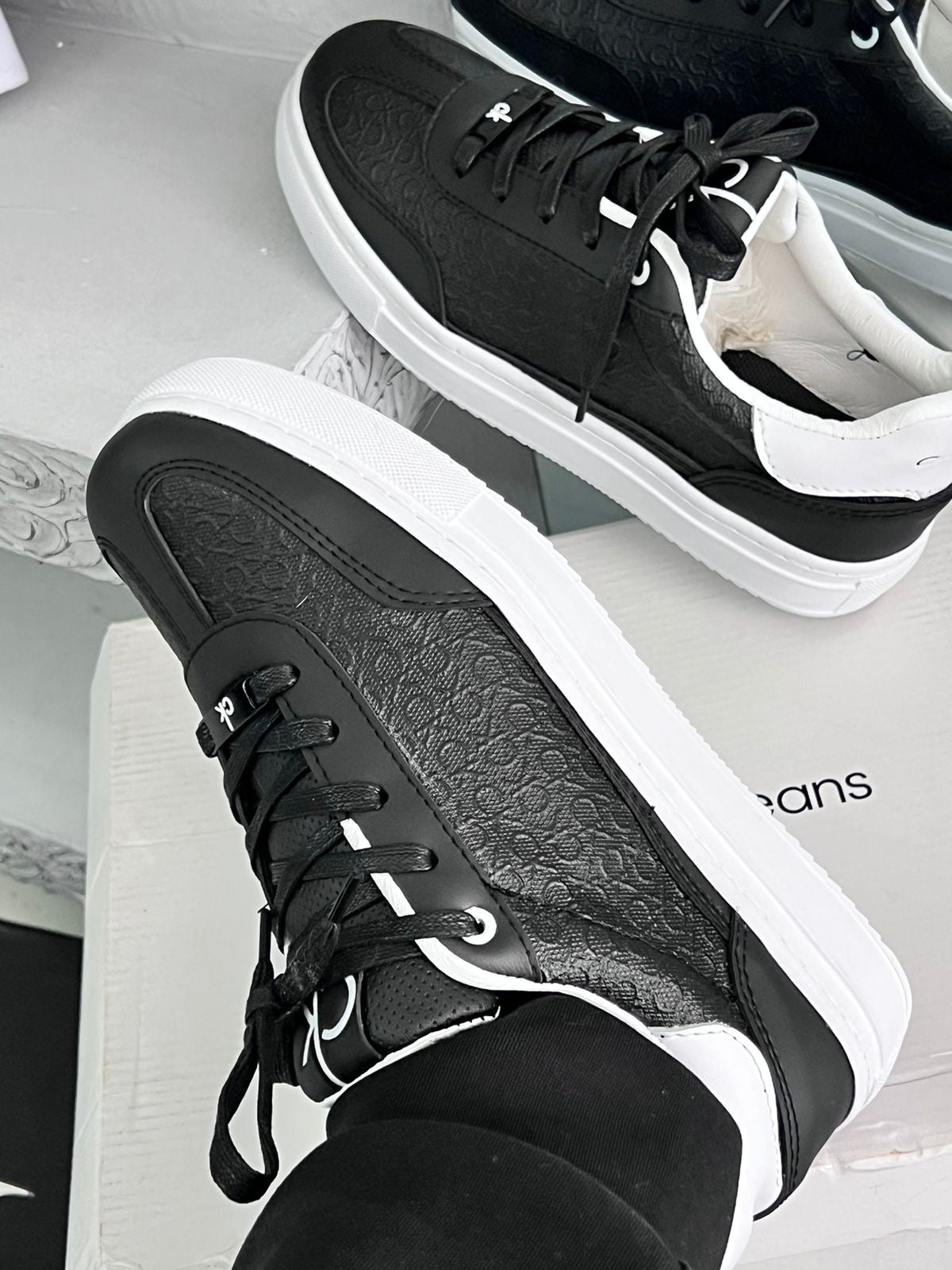 ZAPATOS CK MONOGRAMA NEGROS