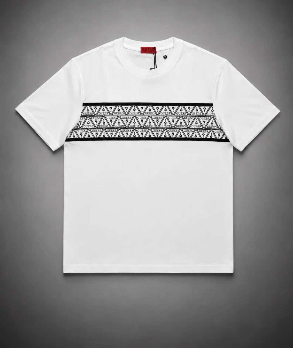 CAMISETA GUESS BLANCA TRIÁNGULOS PEQUEÑOS