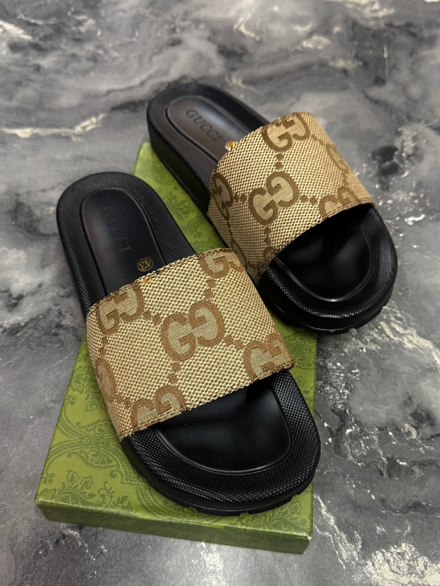 CHANCLAS TURCAS GUCCI CAFÉ