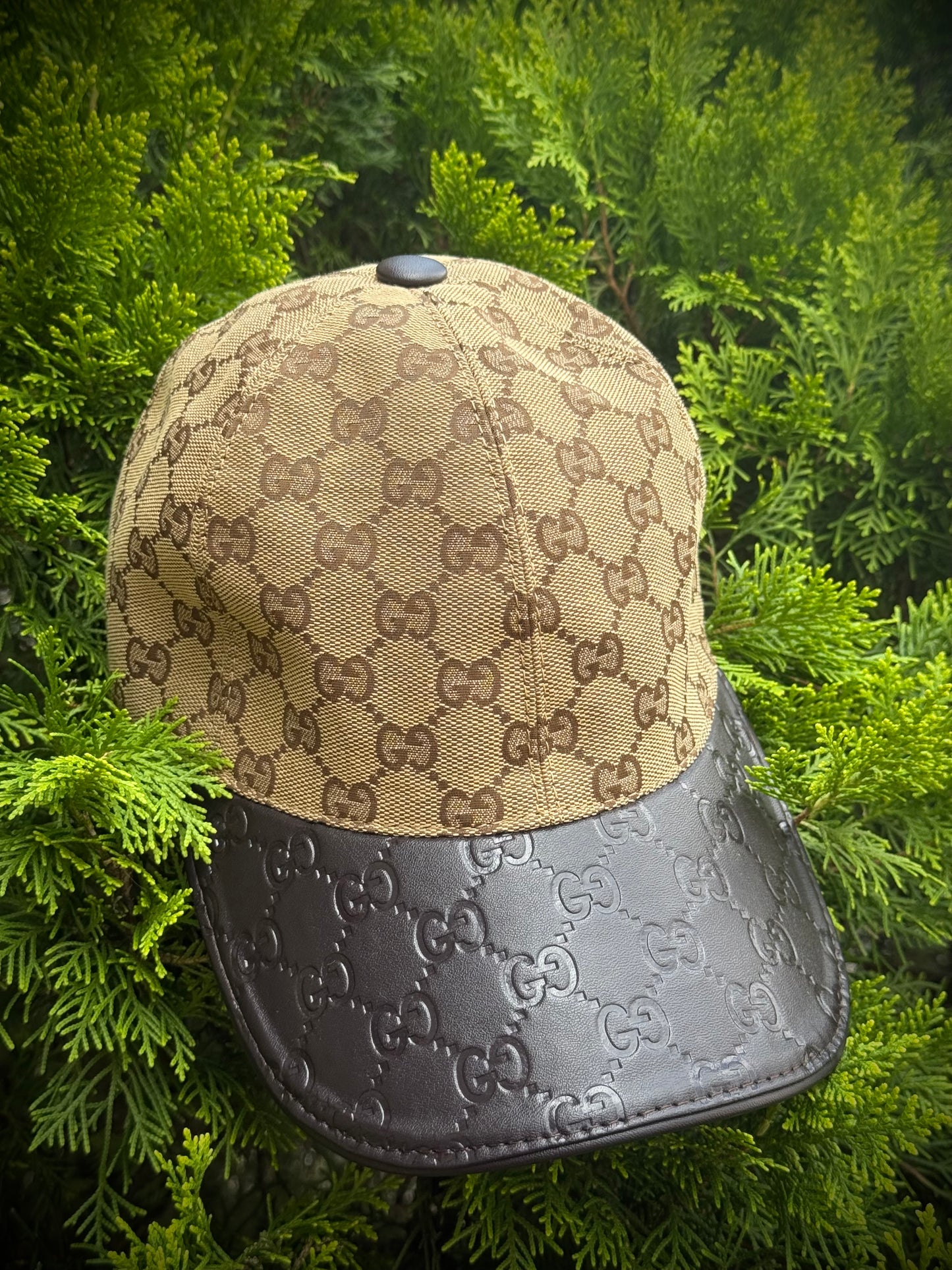 GORRA GUCCI TURCA MONOGRAMA UVC DE CUERO