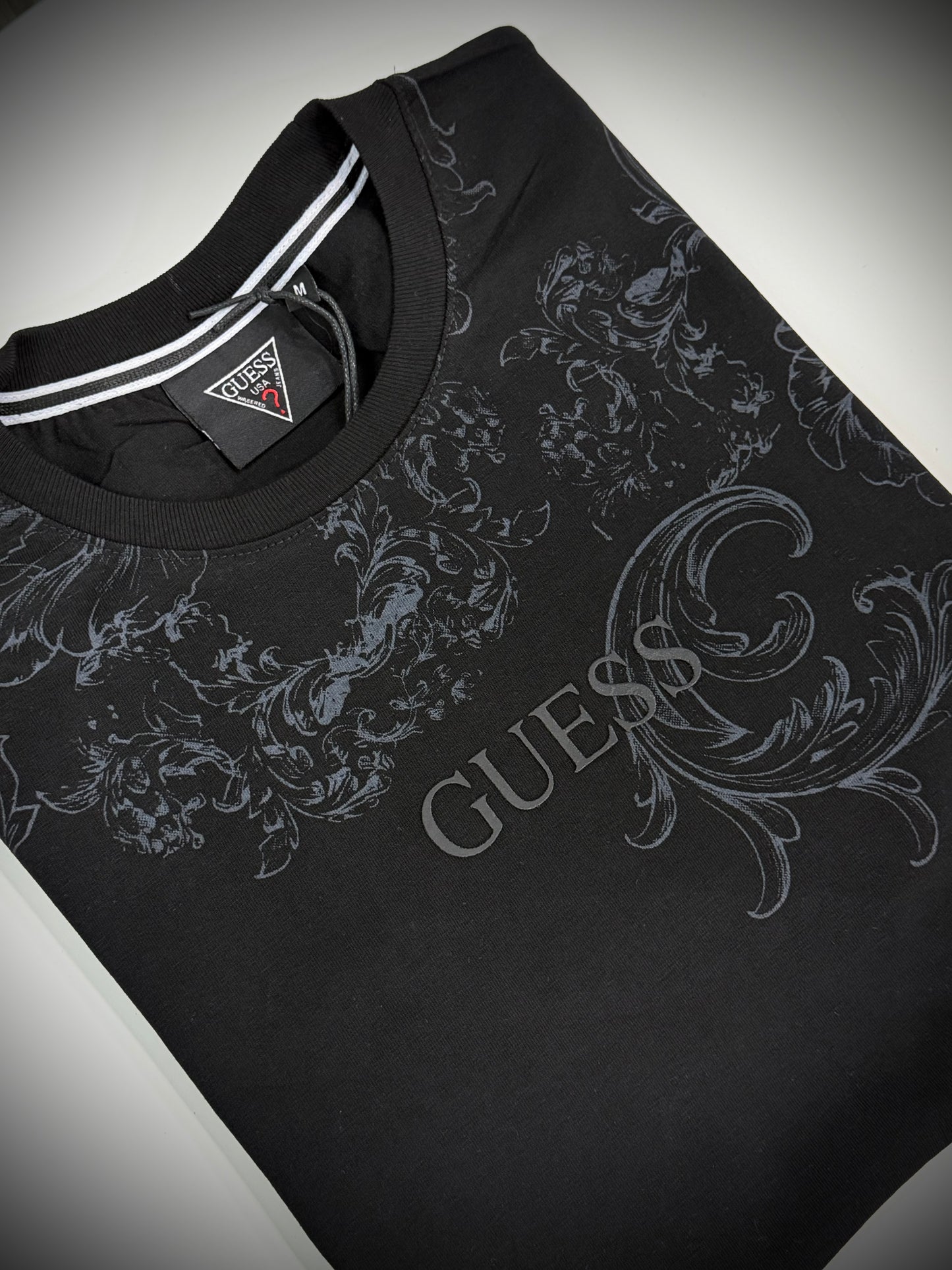 CAMISETA GUESS NEGRA