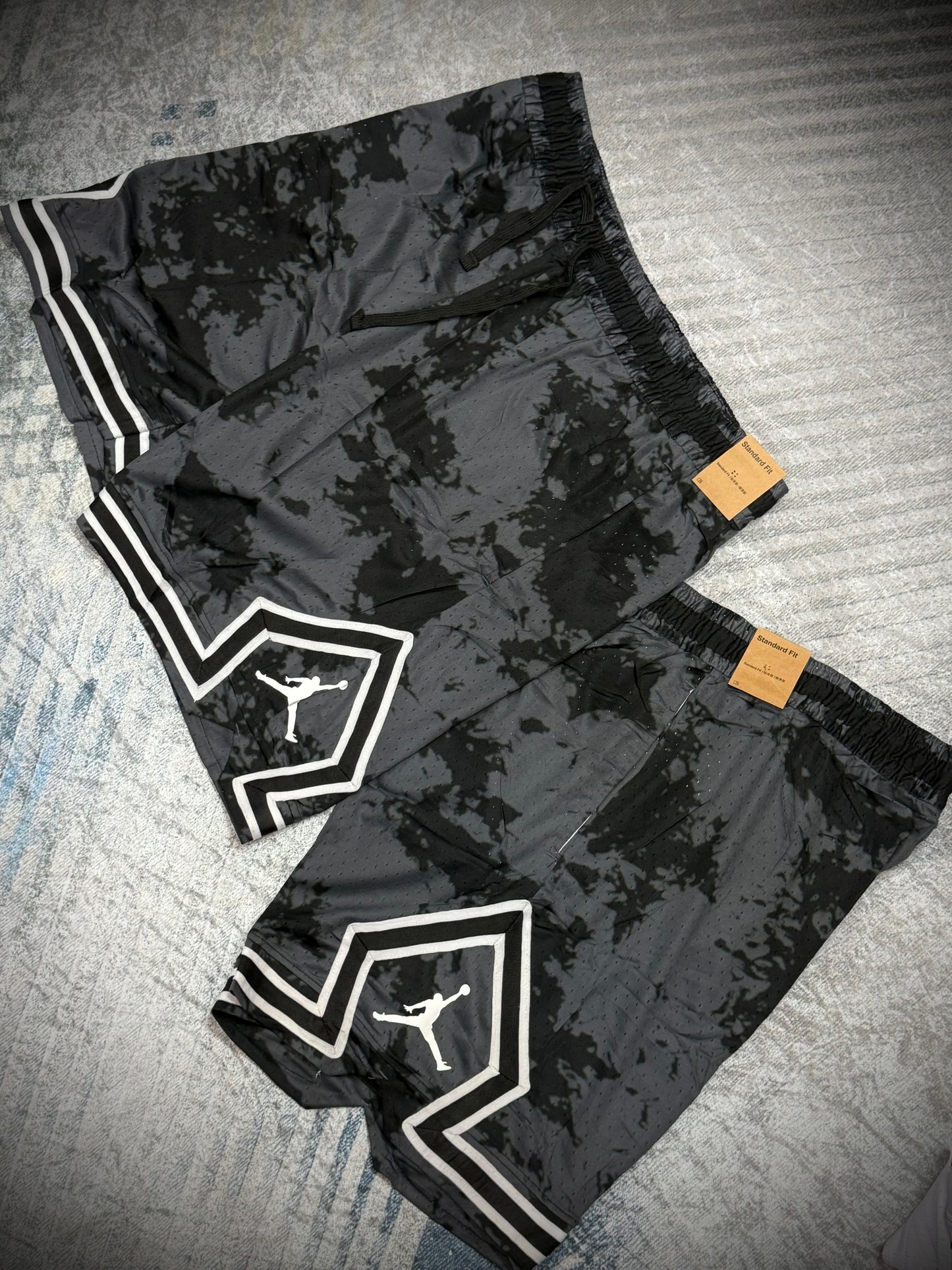 PANTALÓNETA PUNTA DIAMANTE GRIS MANCHAS NEGRAS