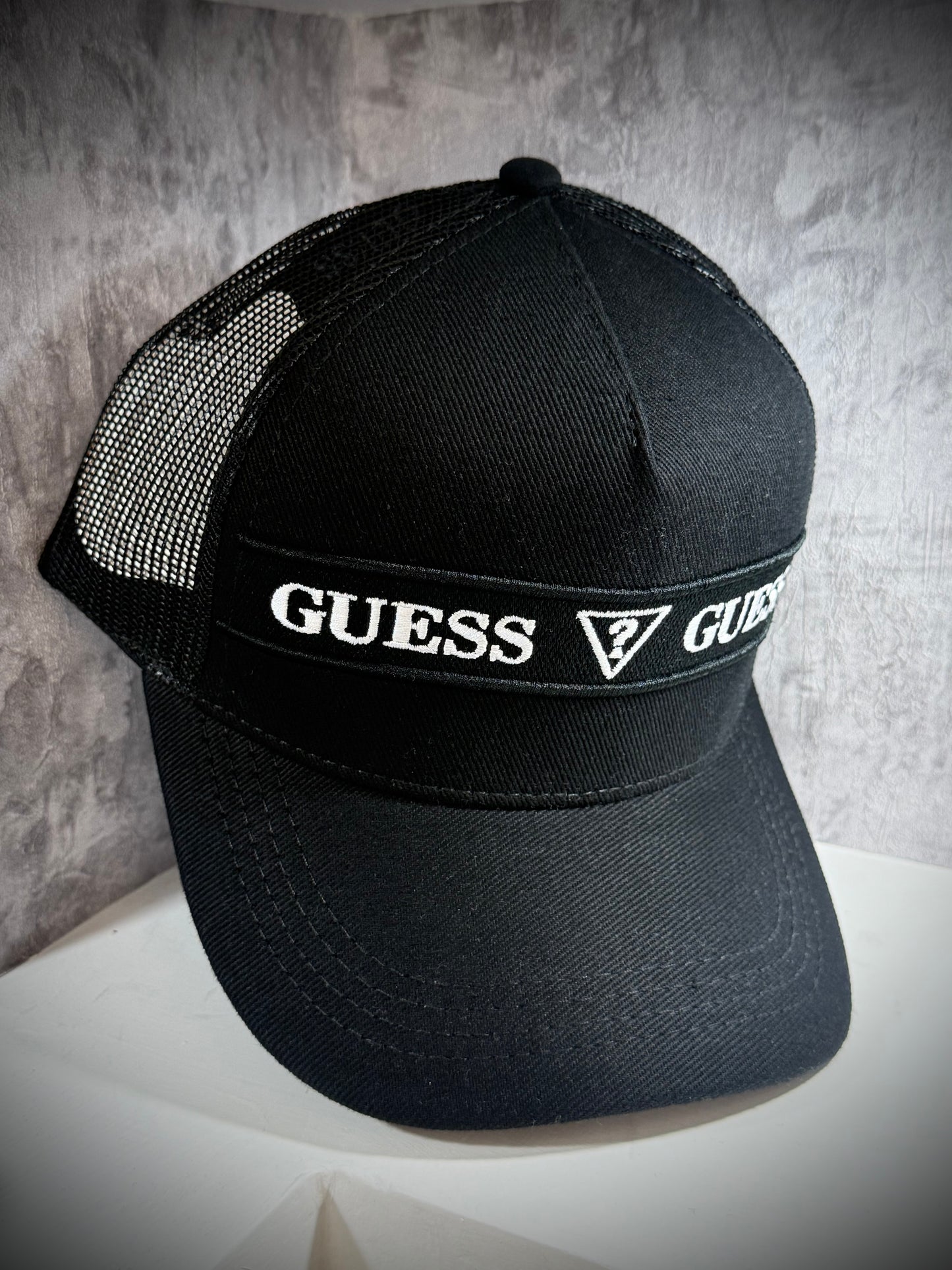 GORRA GUESS NEGRA LOGO