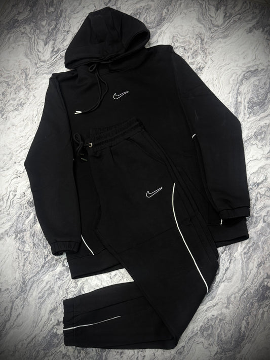 CONJUNTO NIKE NEGRO LOGO BLANCO