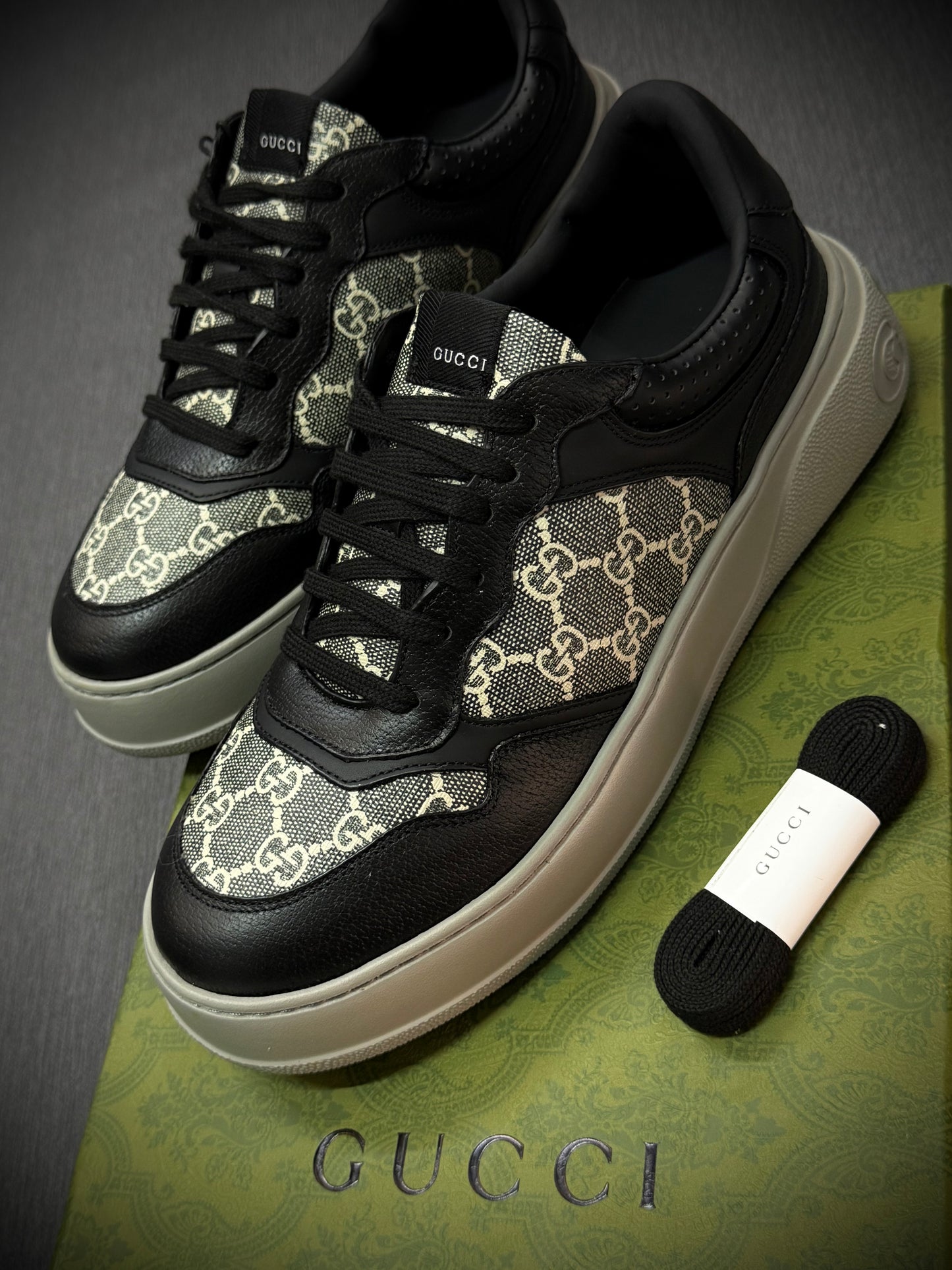 ZAPATOS TURCOS GUCCI MONOGRAMA NEGRO SUELA GRIS