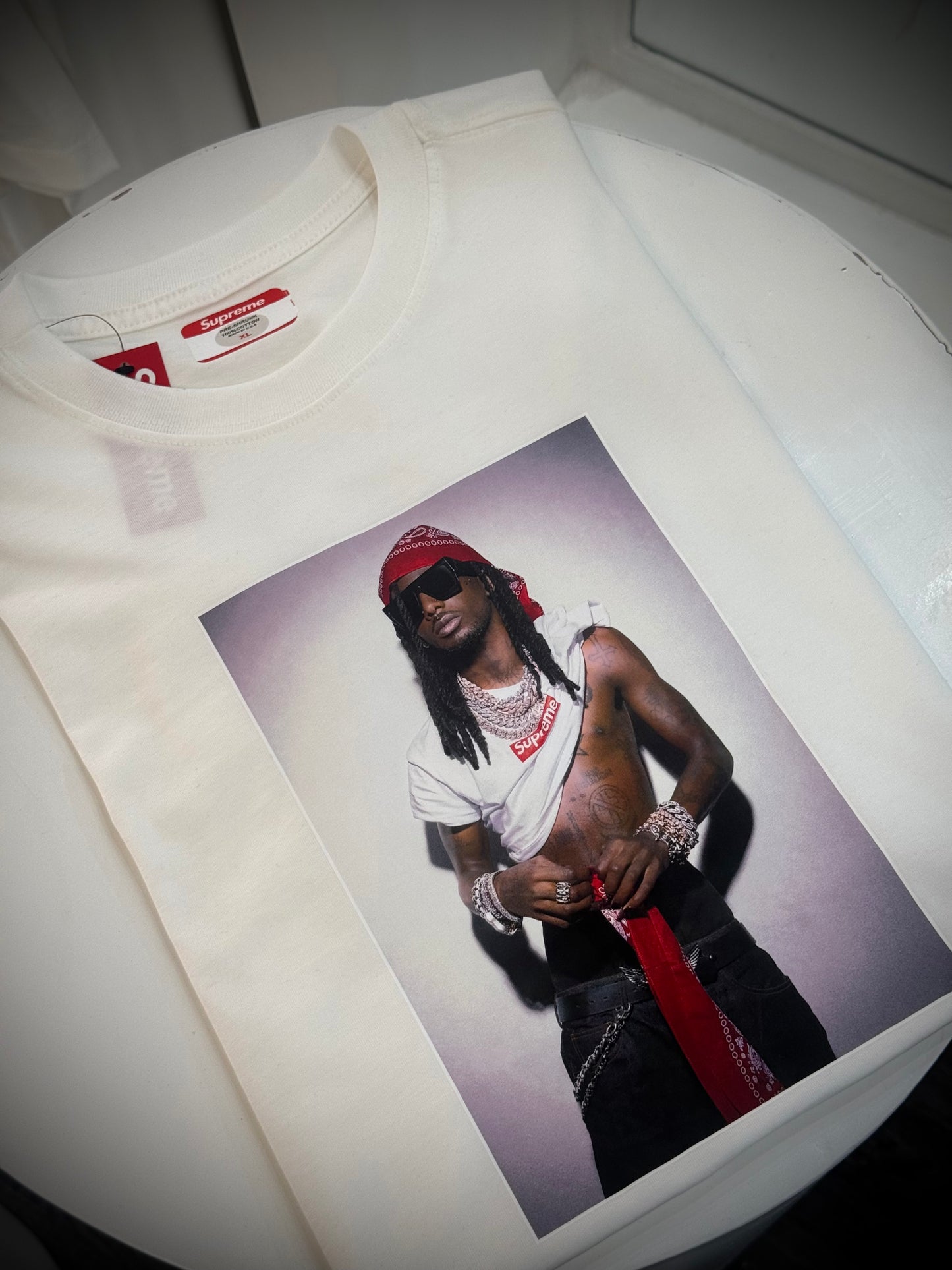 CAMISETA SUPREME BLANCA FOTO
