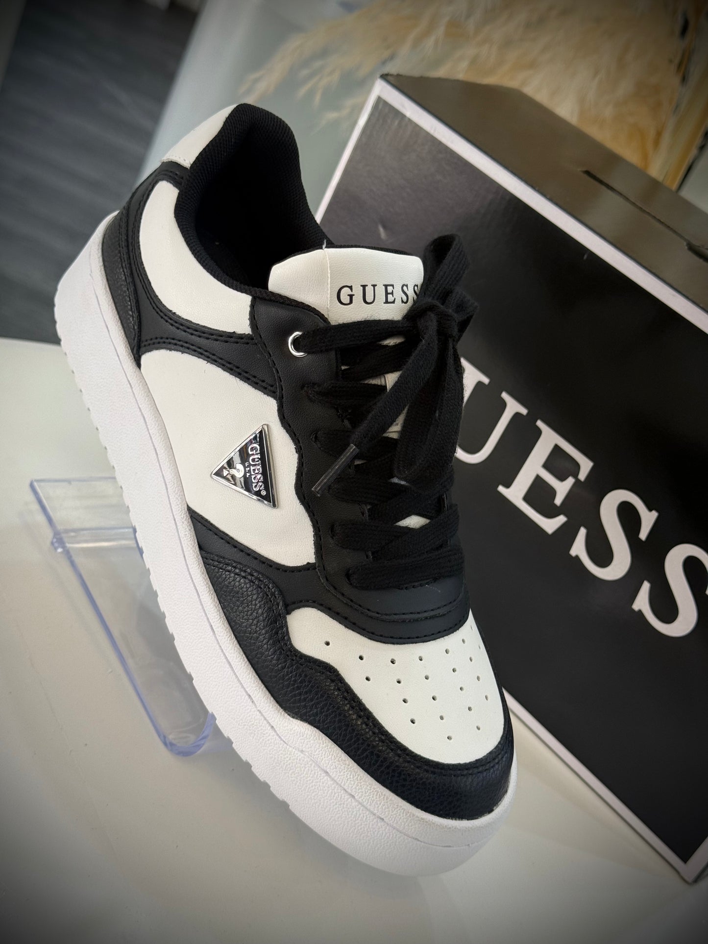 ZAPATOS GUESS ORIGINALES BLANCO NEGRO