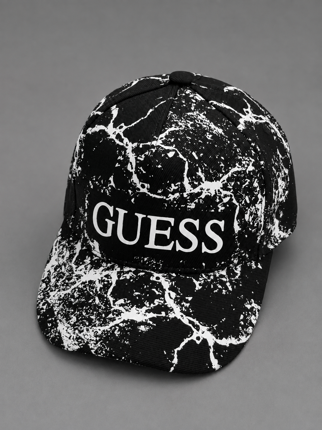 GORRA GUESS NEGRA BLANCO